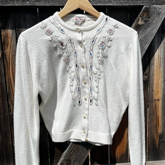 Sweet 50s bejeweled sweater with flaws - Picture 1 of 6
